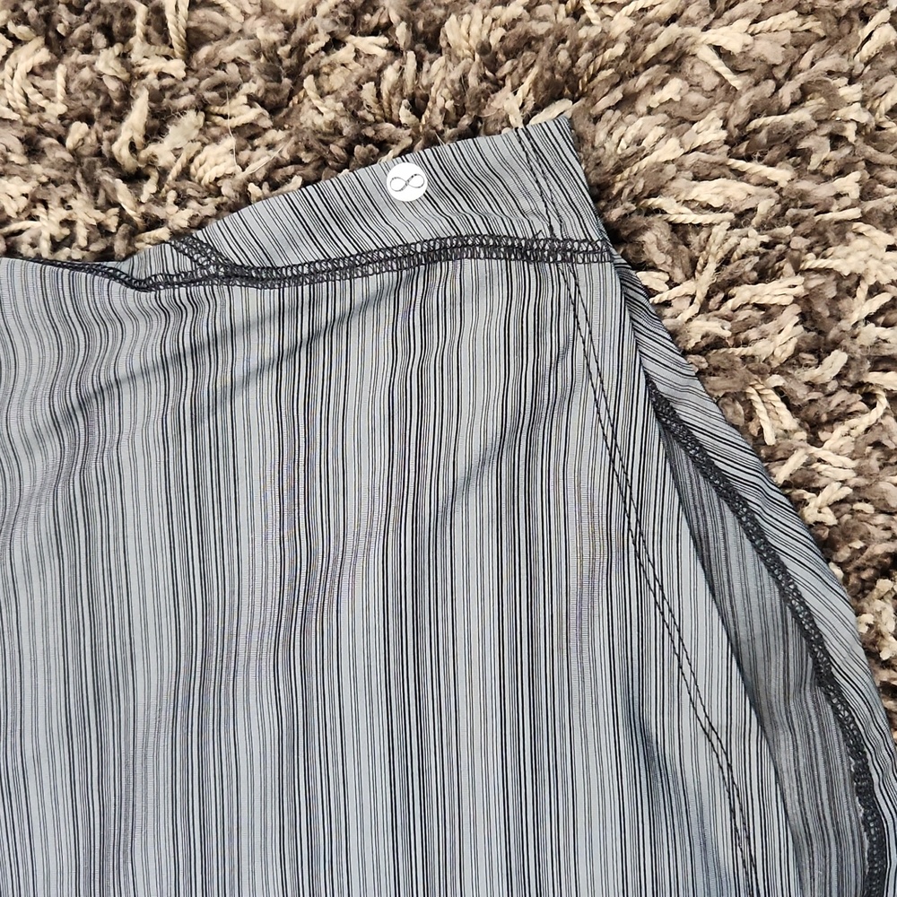 Layers Nice Workout Top! - Picture 3 of 4